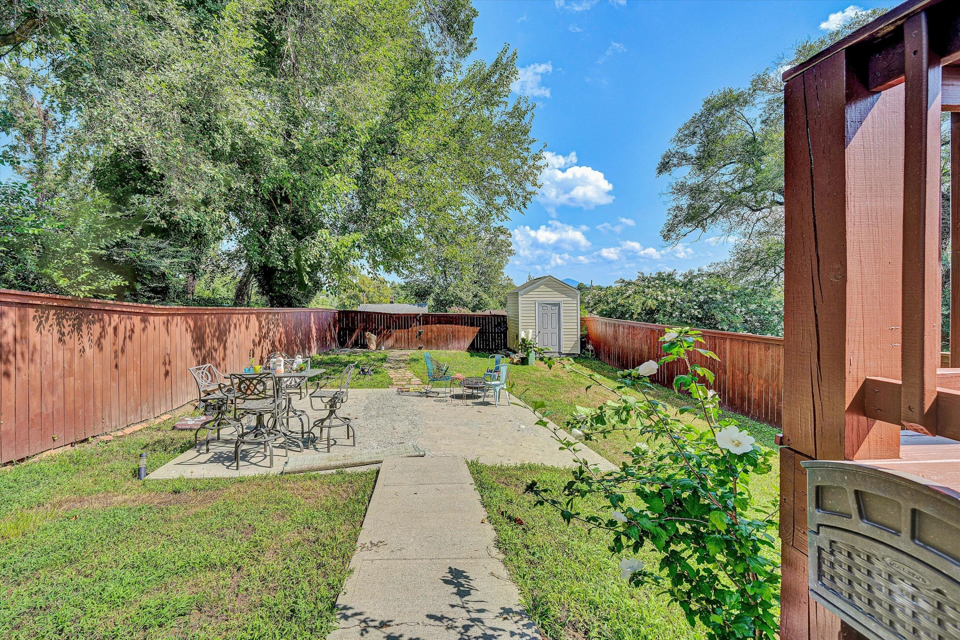 1027 Windsor AVE - Photo 28