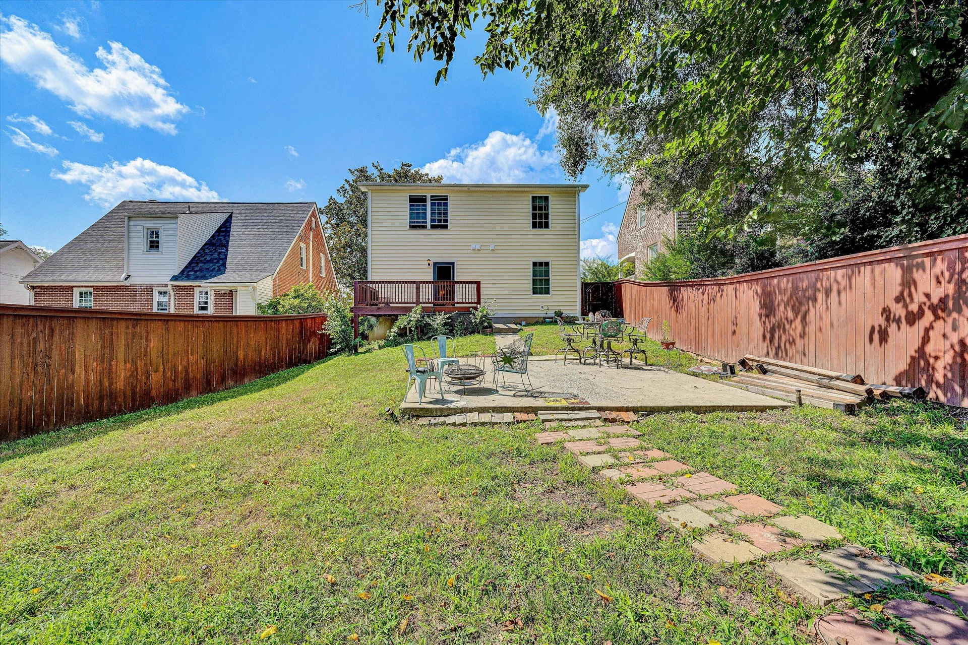 1027 Windsor AVE - Photo 29