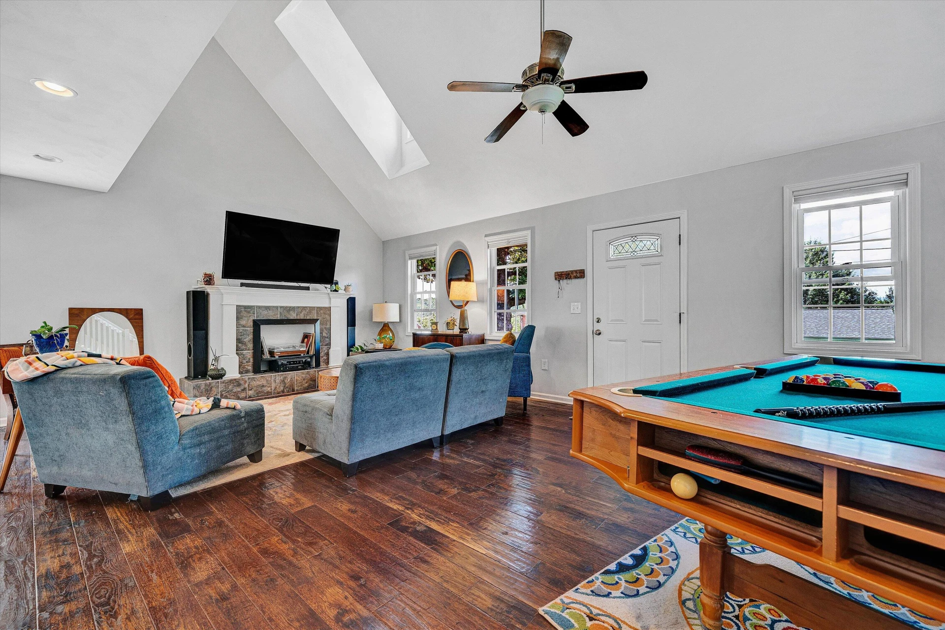 1027 Windsor AVE - Photo 5