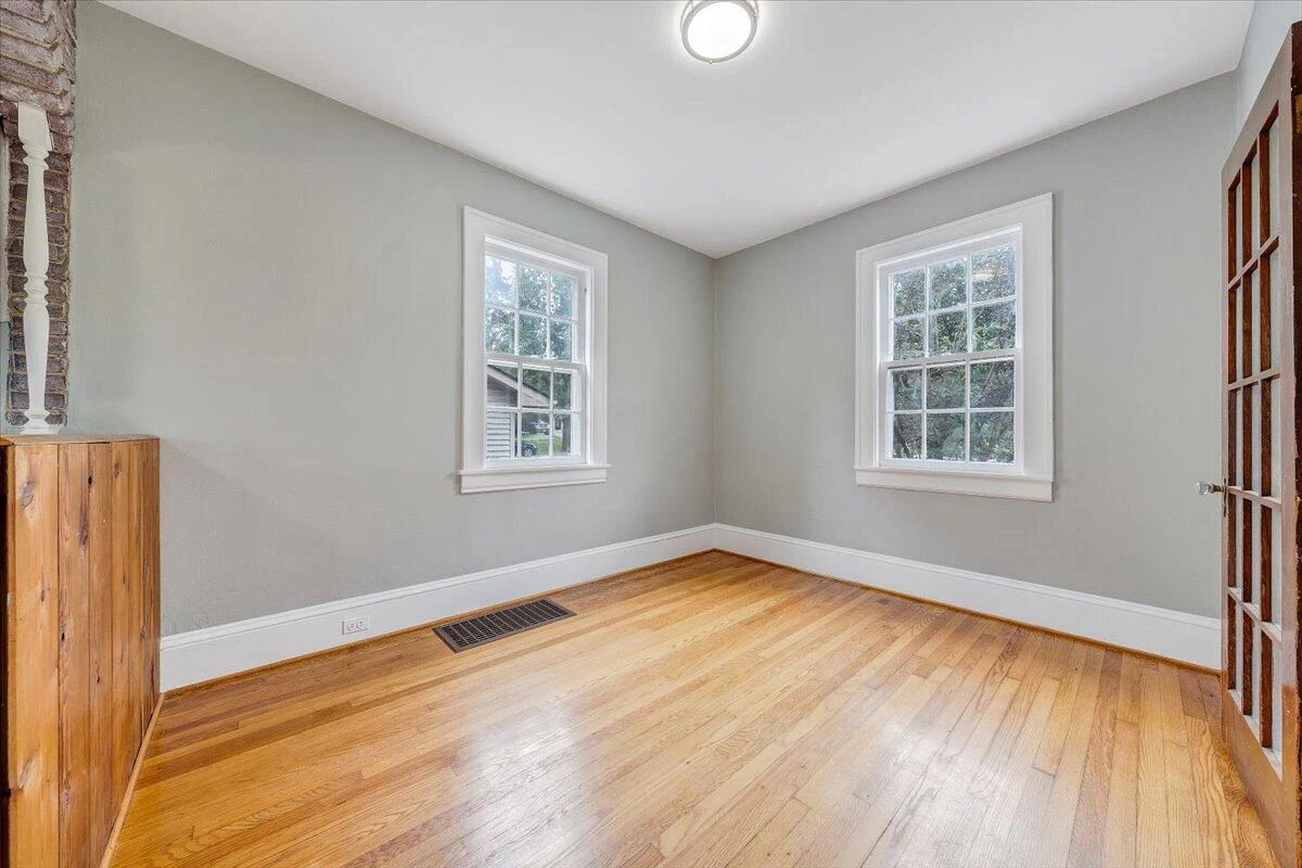 2633 Cedarhurst AVE - Photo 10