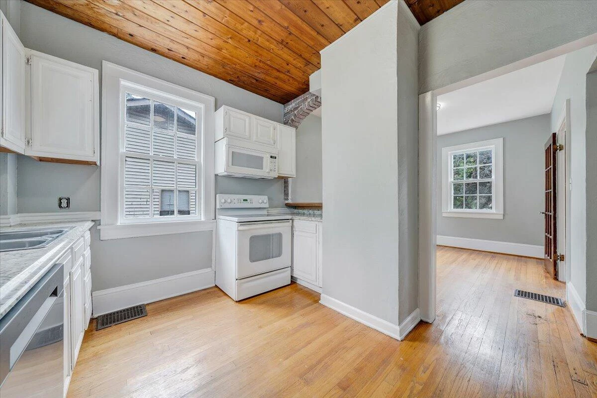2633 Cedarhurst AVE - Photo 11