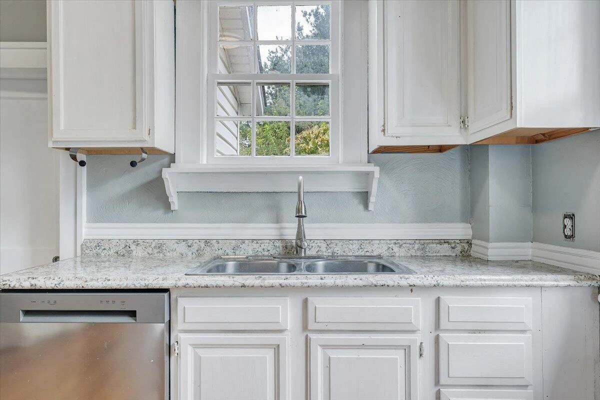 2633 Cedarhurst AVE - Photo 13