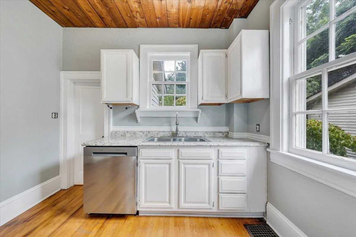 2633 Cedarhurst AVE - Photo 14