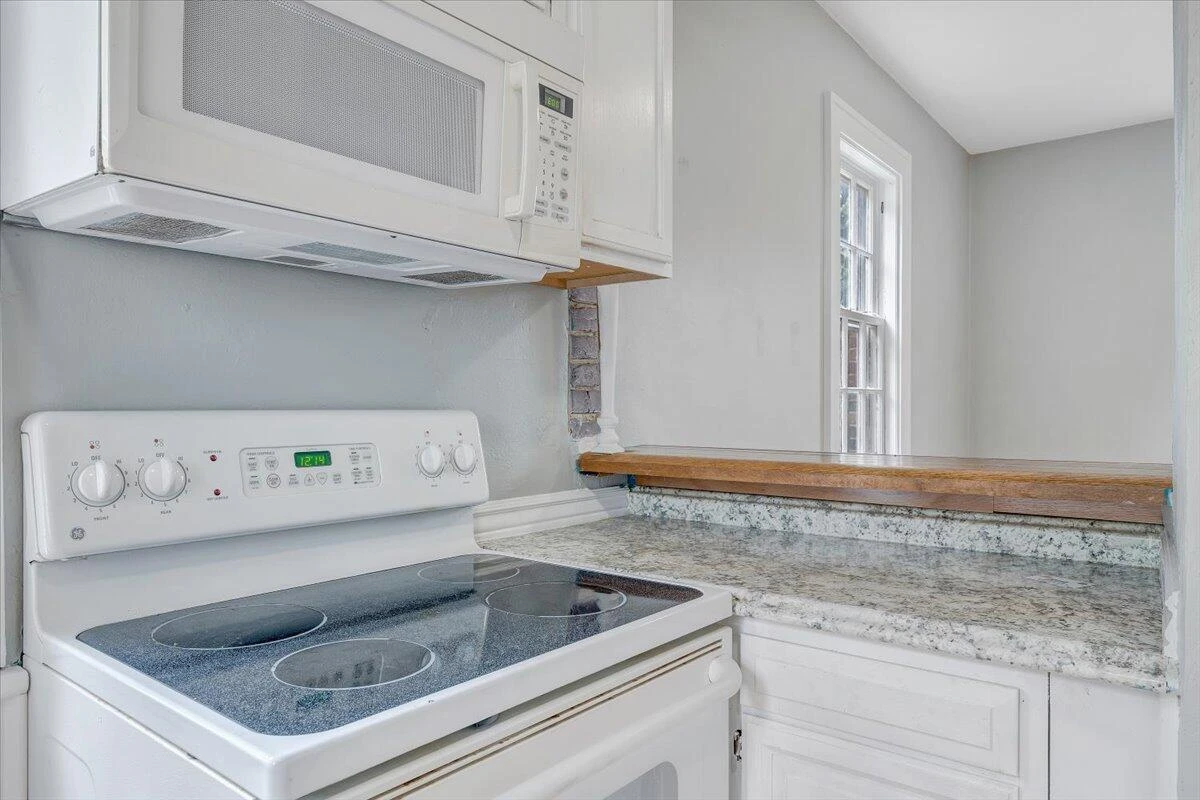 2633 Cedarhurst AVE - Photo 15