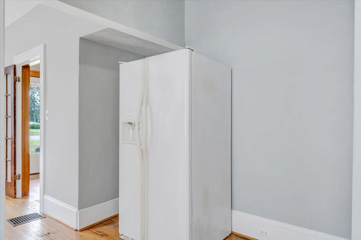 2633 Cedarhurst AVE - Photo 16