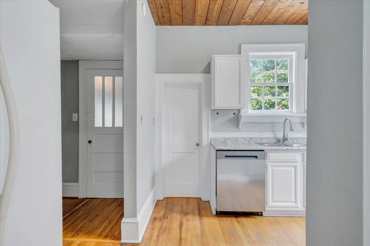 2633 Cedarhurst AVE - Photo 17