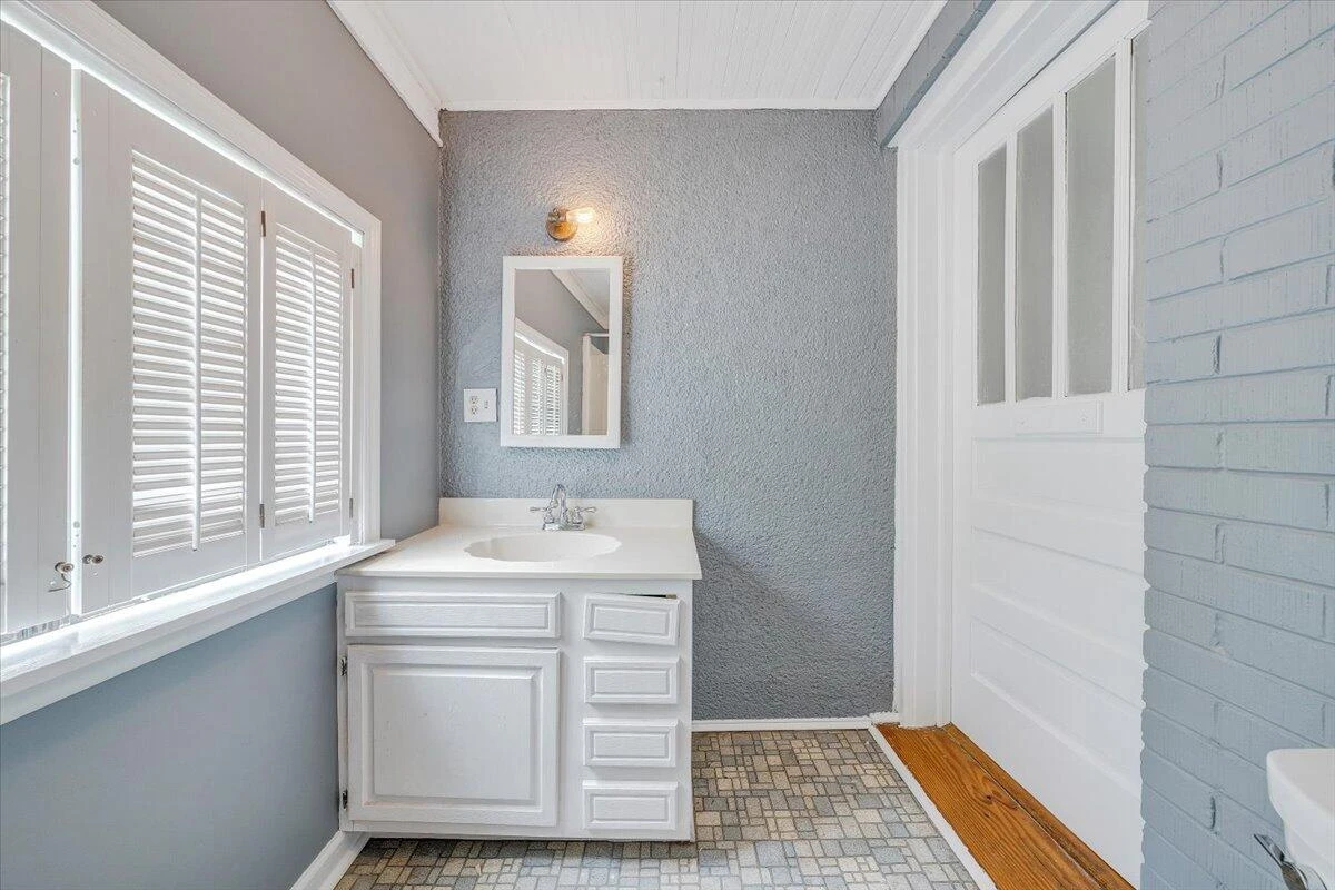 2633 Cedarhurst AVE - Photo 21