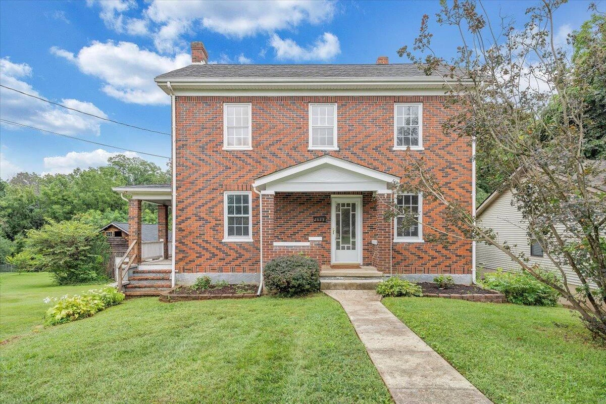 2633 Cedarhurst AVE - Photo 3