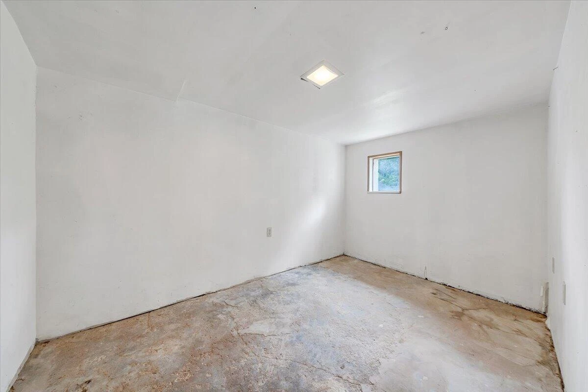 2633 Cedarhurst AVE - Photo 33