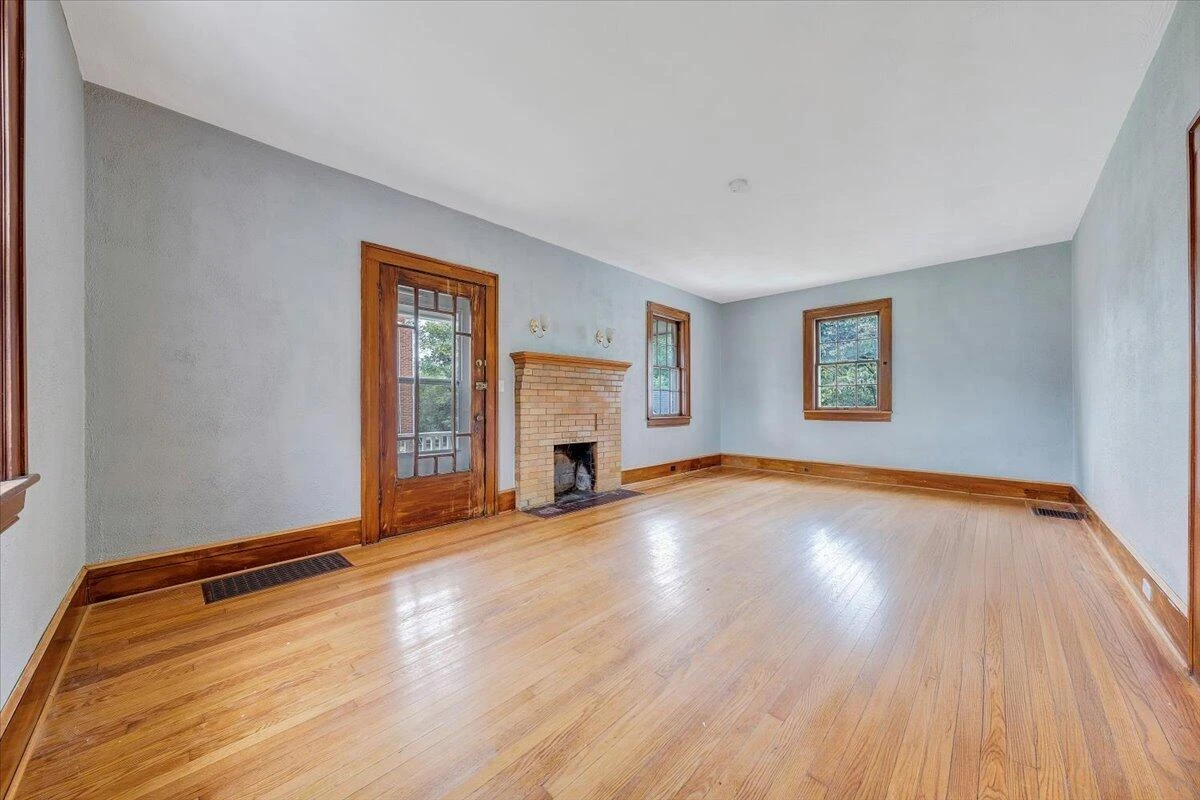 2633 Cedarhurst AVE - Photo 6