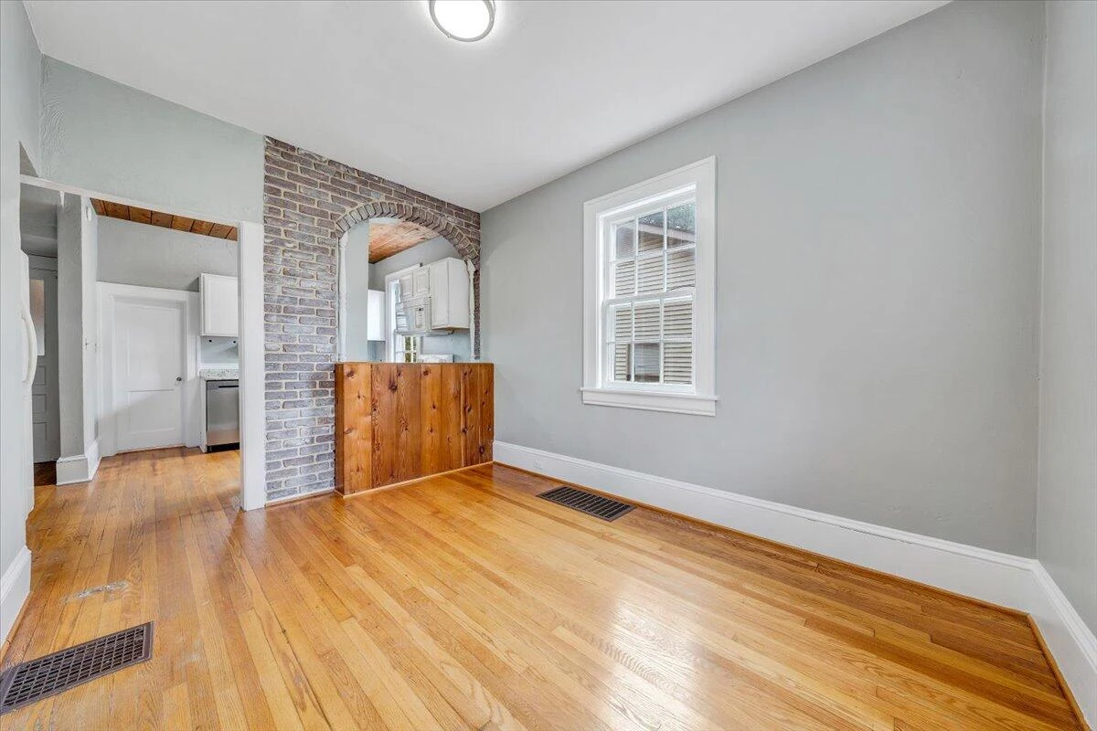 2633 Cedarhurst AVE - Photo 7