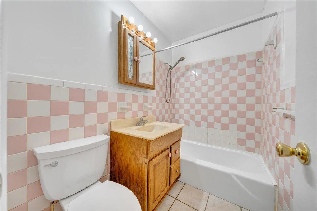 2029 Hampshire AVE - Photo 11