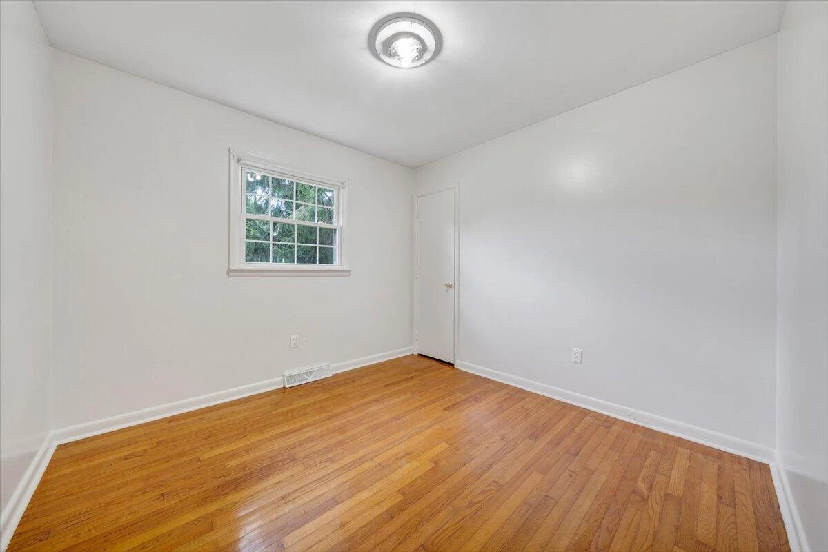 2029 Hampshire AVE - Photo 12