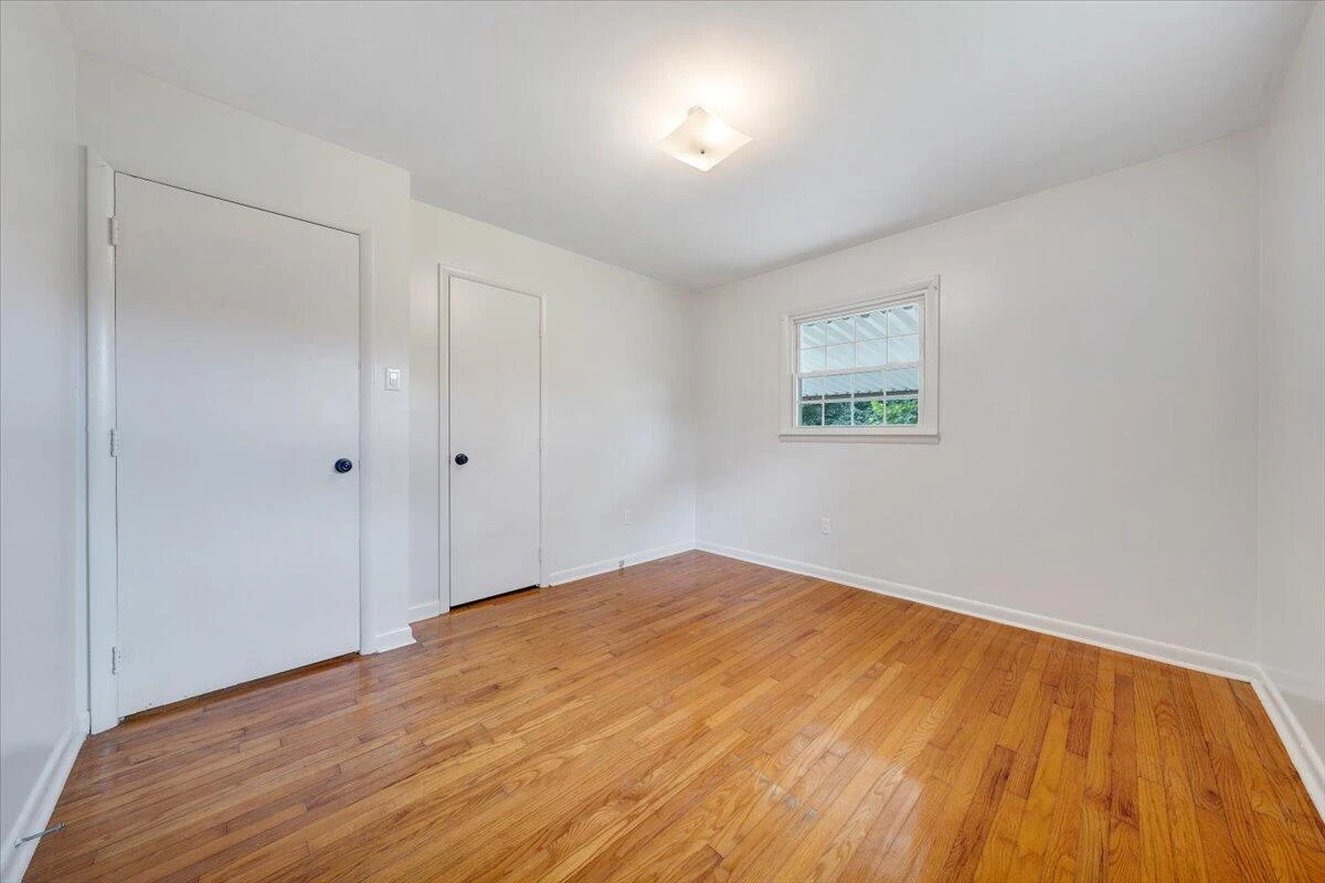 2029 Hampshire AVE - Photo 14