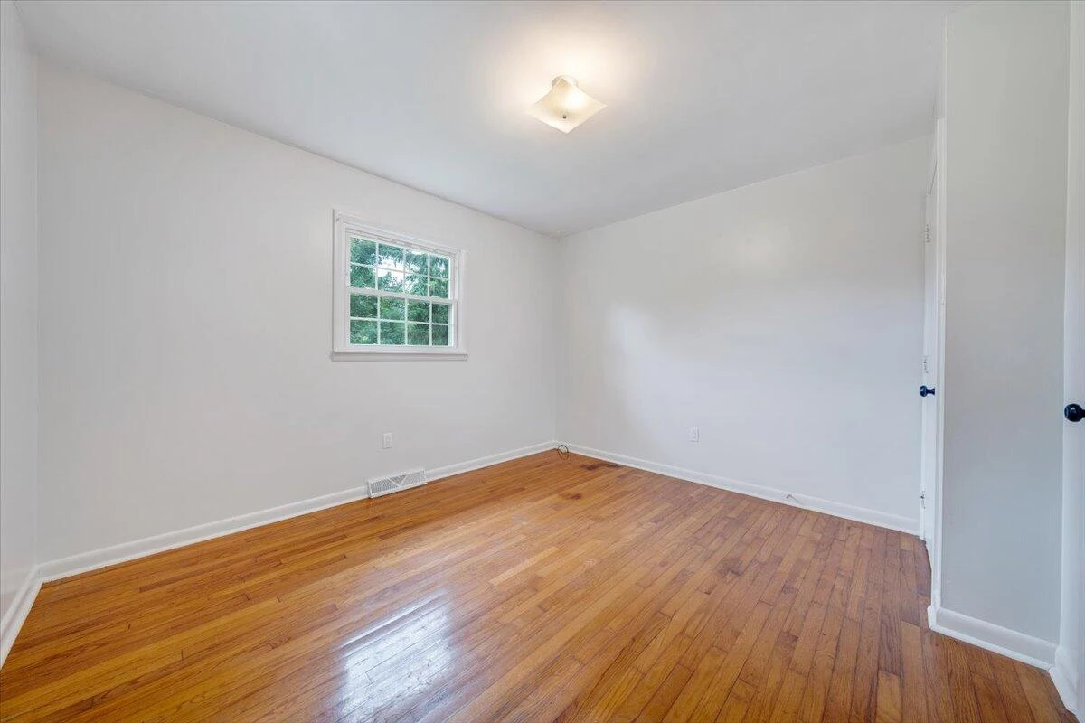 2029 Hampshire AVE - Photo 15