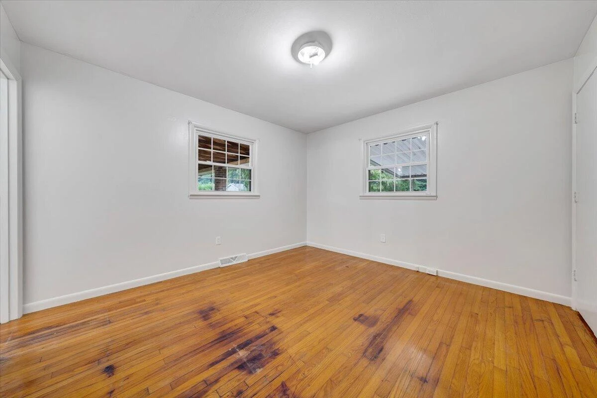 2029 Hampshire AVE - Photo 16