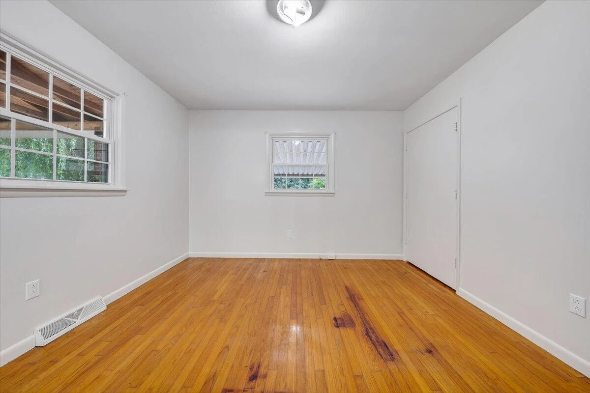 2029 Hampshire AVE - Photo 17