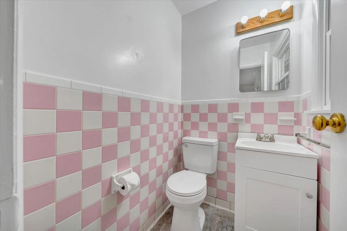 2029 Hampshire AVE - Photo 18