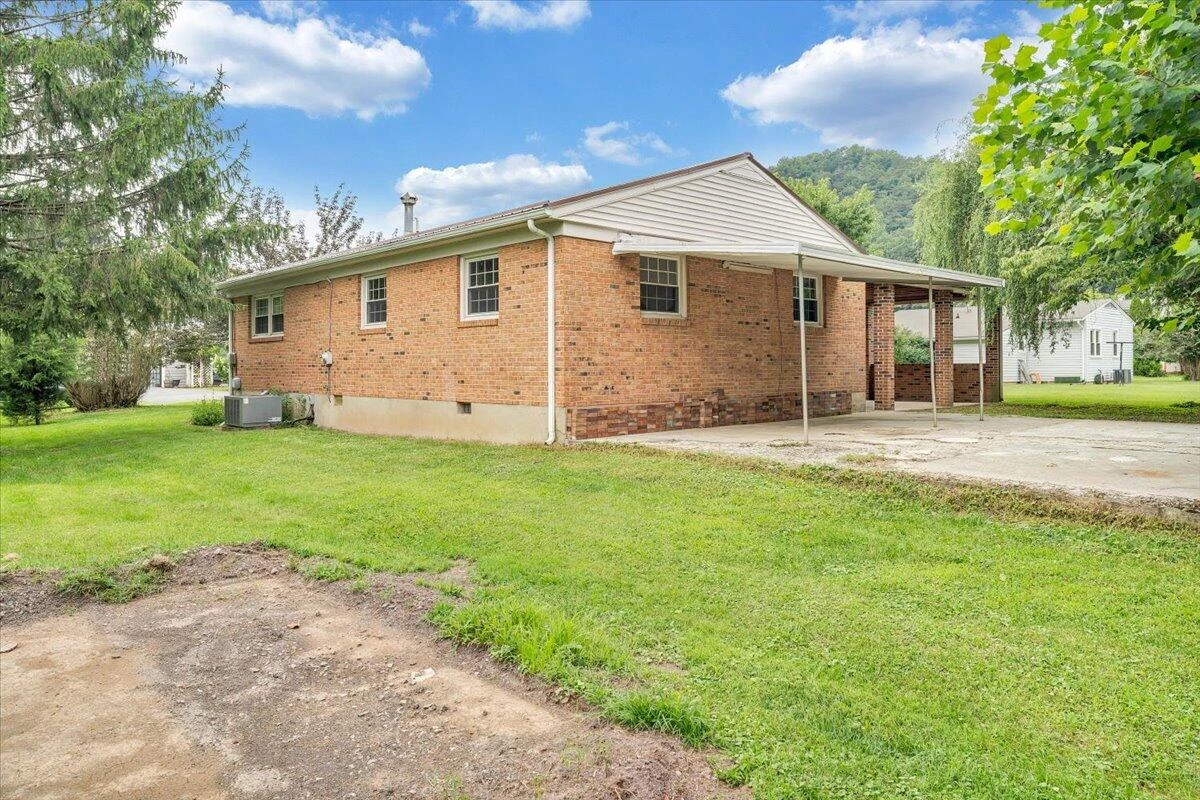2029 Hampshire AVE - Photo 22