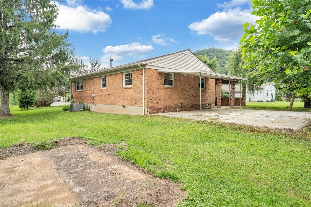 2029 Hampshire AVE - Photo 23