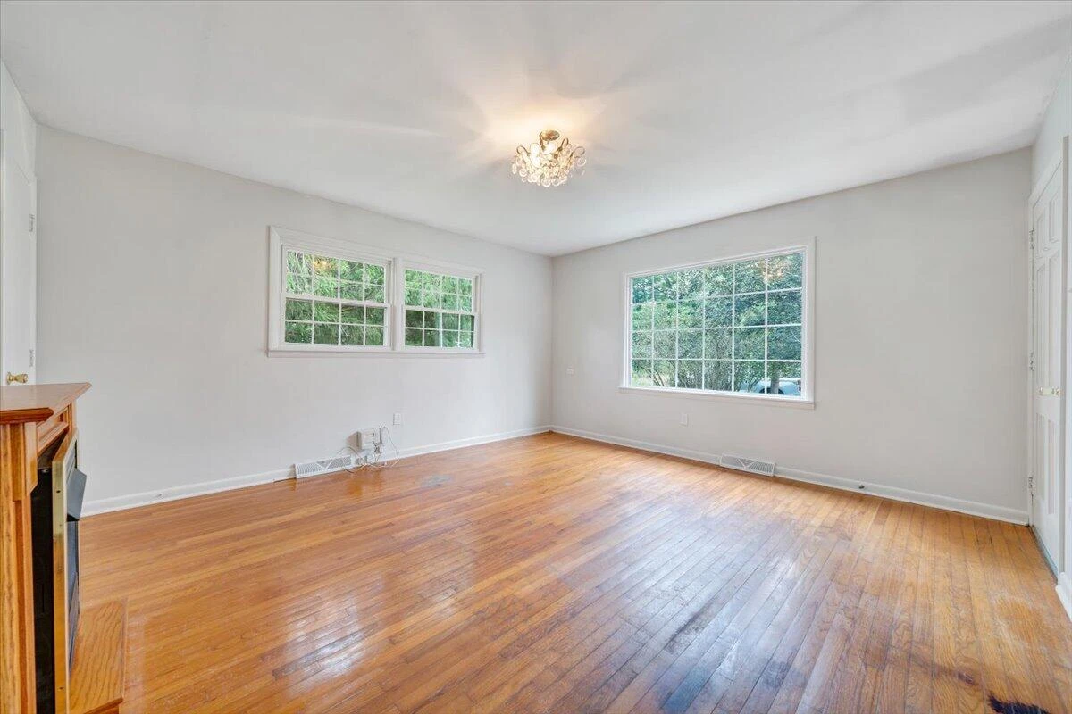 2029 Hampshire AVE - Photo 3