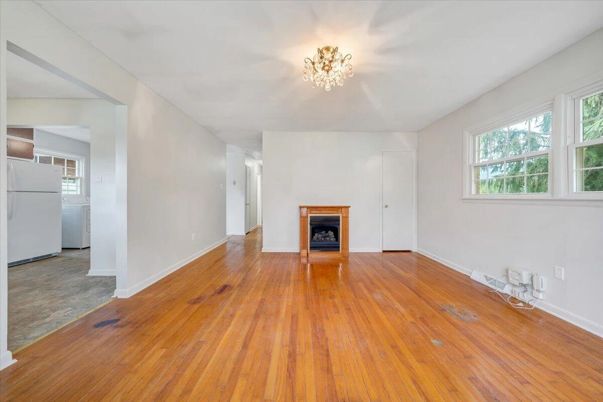 2029 Hampshire AVE - Photo 4