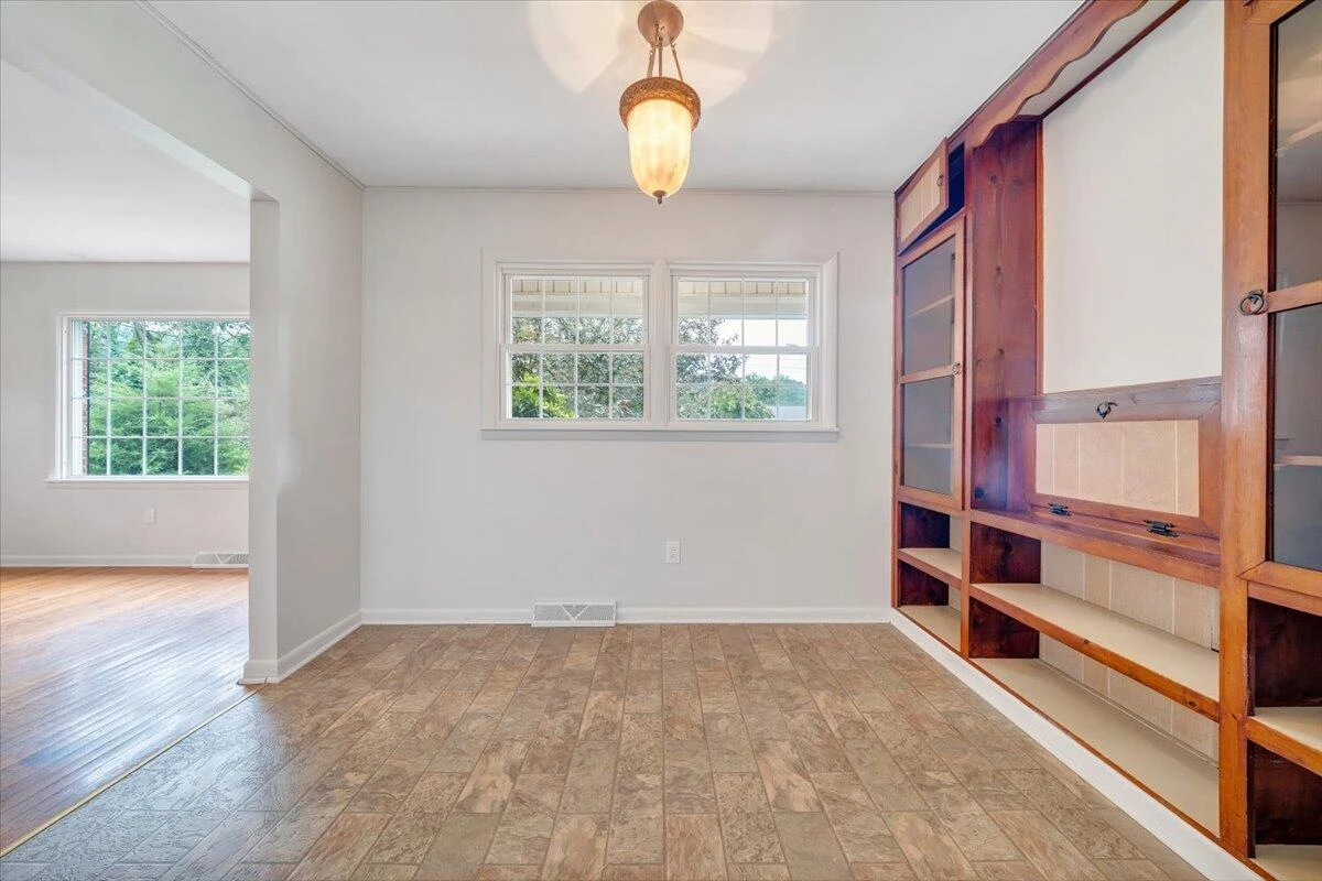 2029 Hampshire AVE - Photo 6