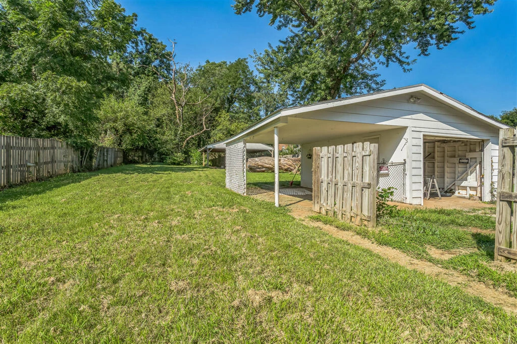 3812 Sunrise AVE - Photo 18