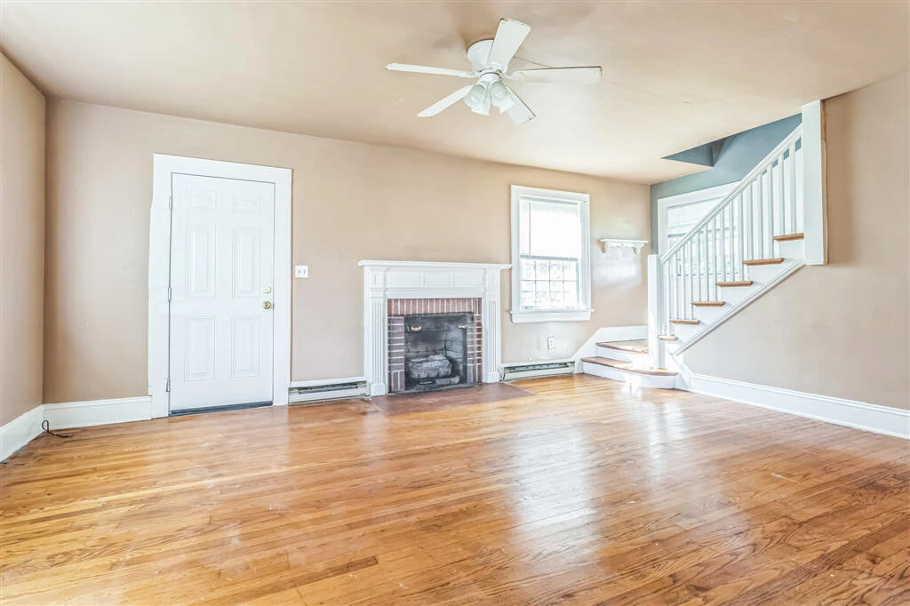3812 Sunrise AVE - Photo 2