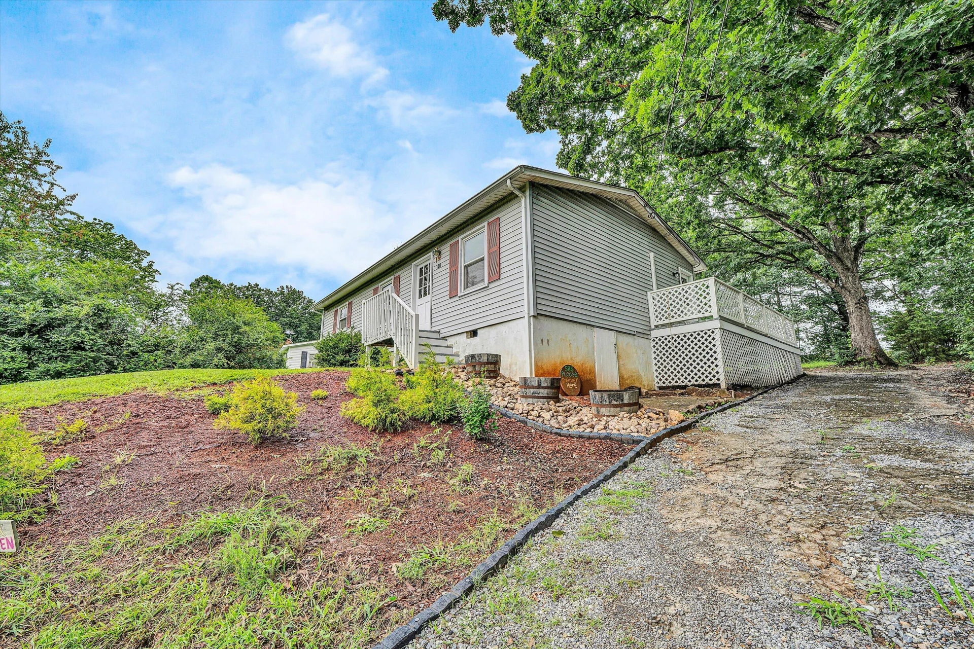 585 Trail DR - Photo 3