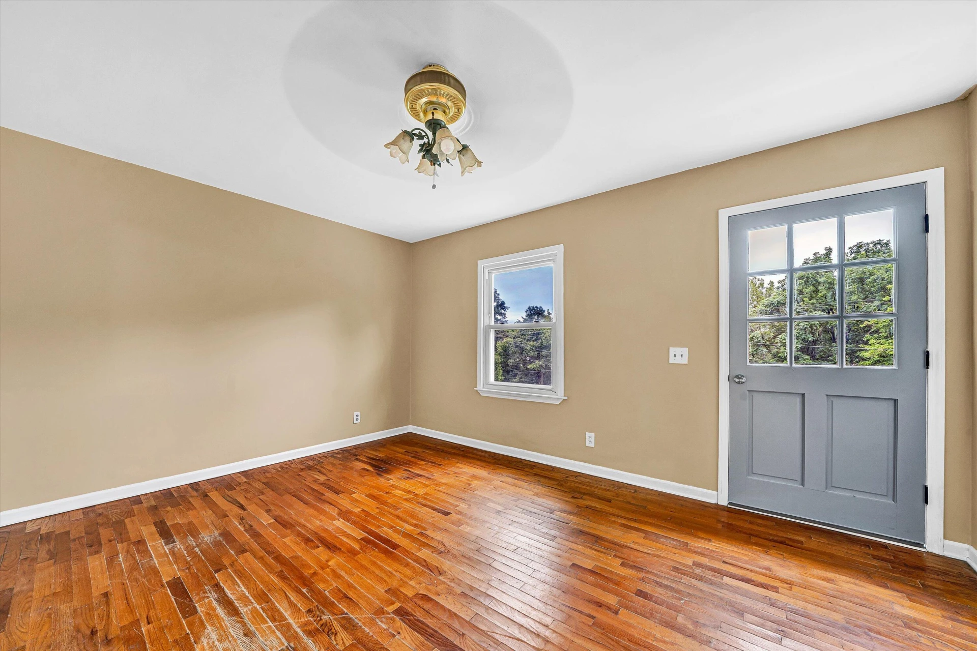 585 Trail DR - Photo 4