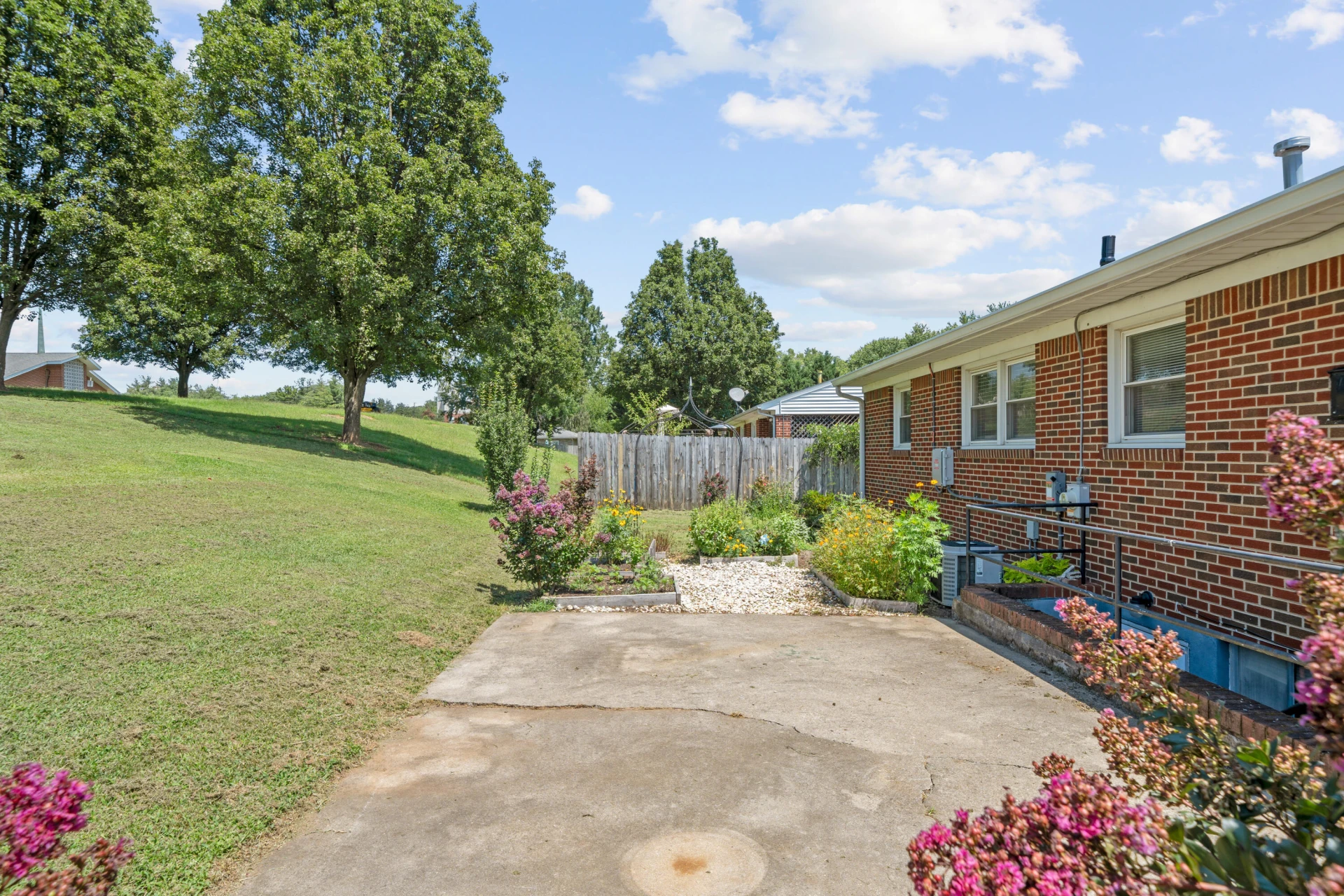 2812 Arrington DR - Photo 18