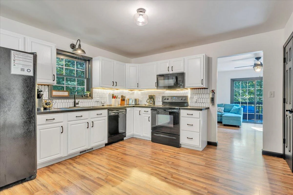 709 Forest Lawn DR - Photo 15