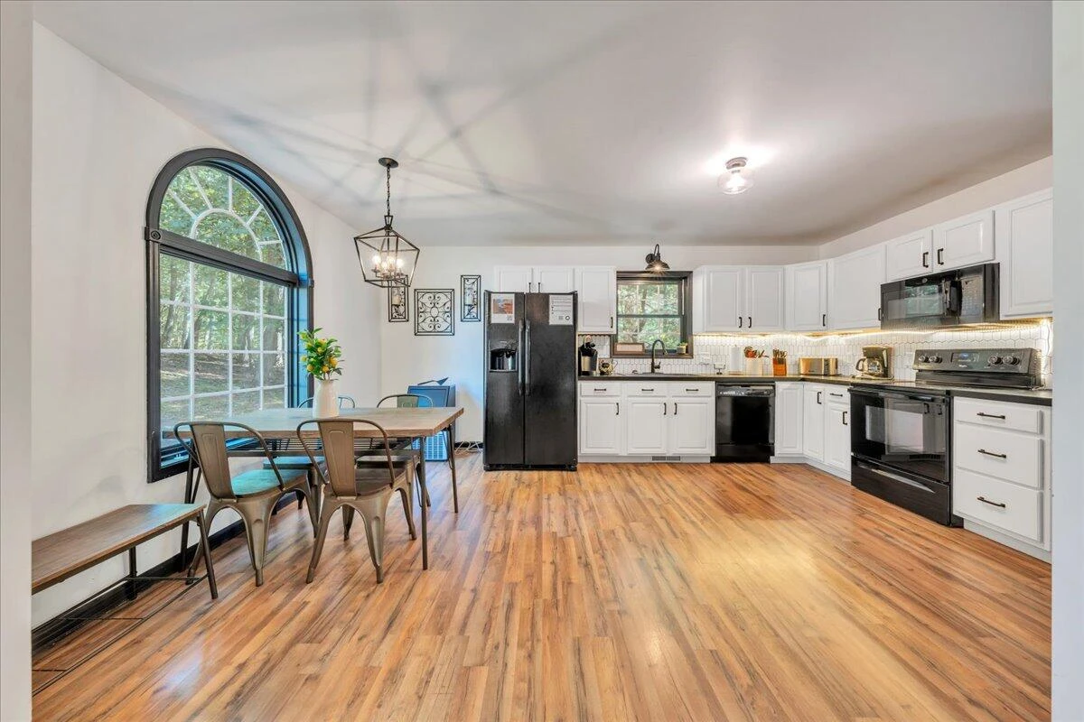 709 Forest Lawn DR - Photo 16