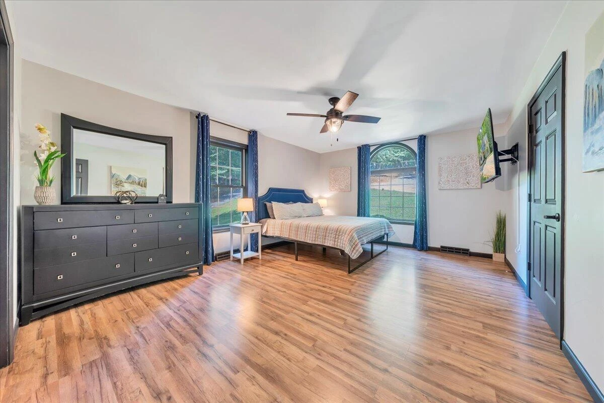 709 Forest Lawn DR - Photo 18