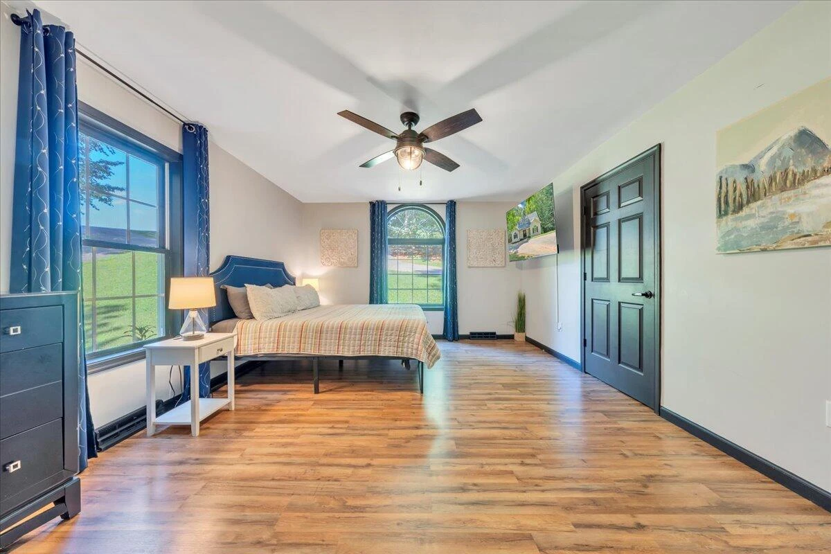 709 Forest Lawn DR - Photo 19