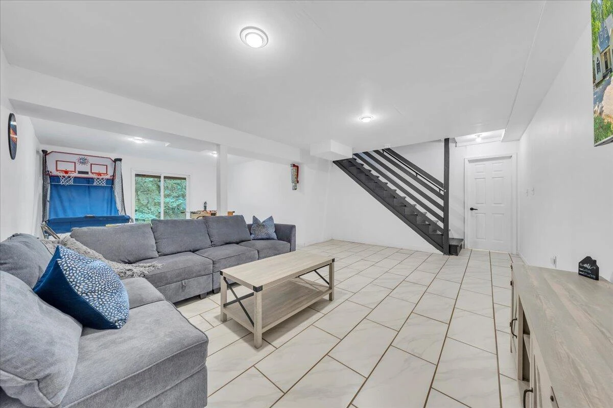 709 Forest Lawn DR - Photo 32
