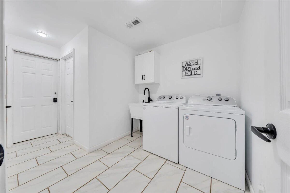 709 Forest Lawn DR - Photo 35