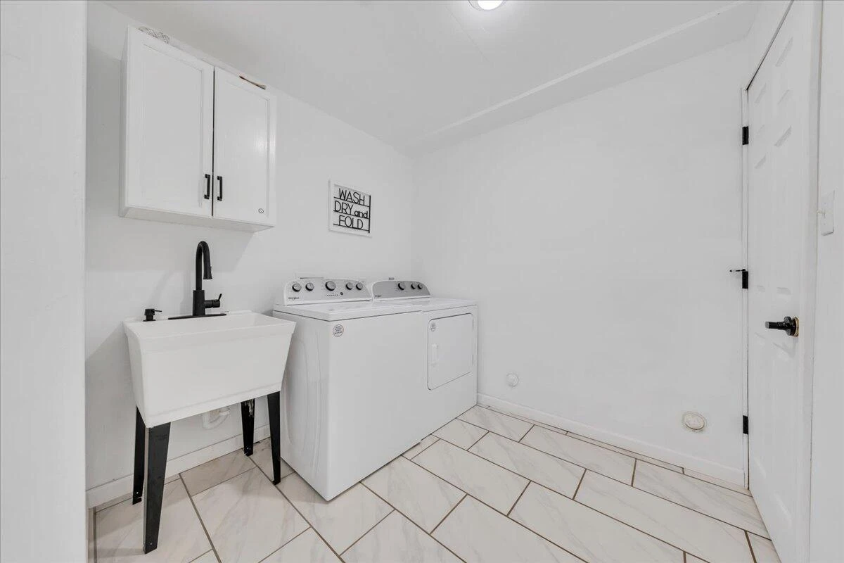 709 Forest Lawn DR - Photo 36