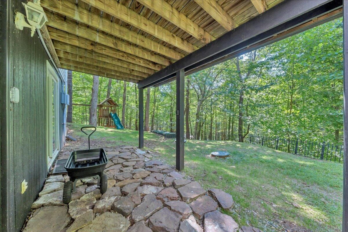 709 Forest Lawn DR - Photo 39