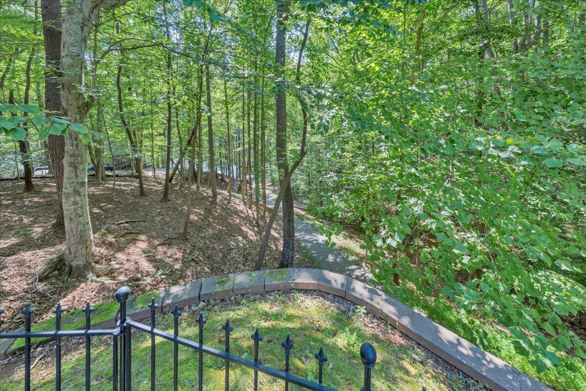 709 Forest Lawn DR - Photo 45