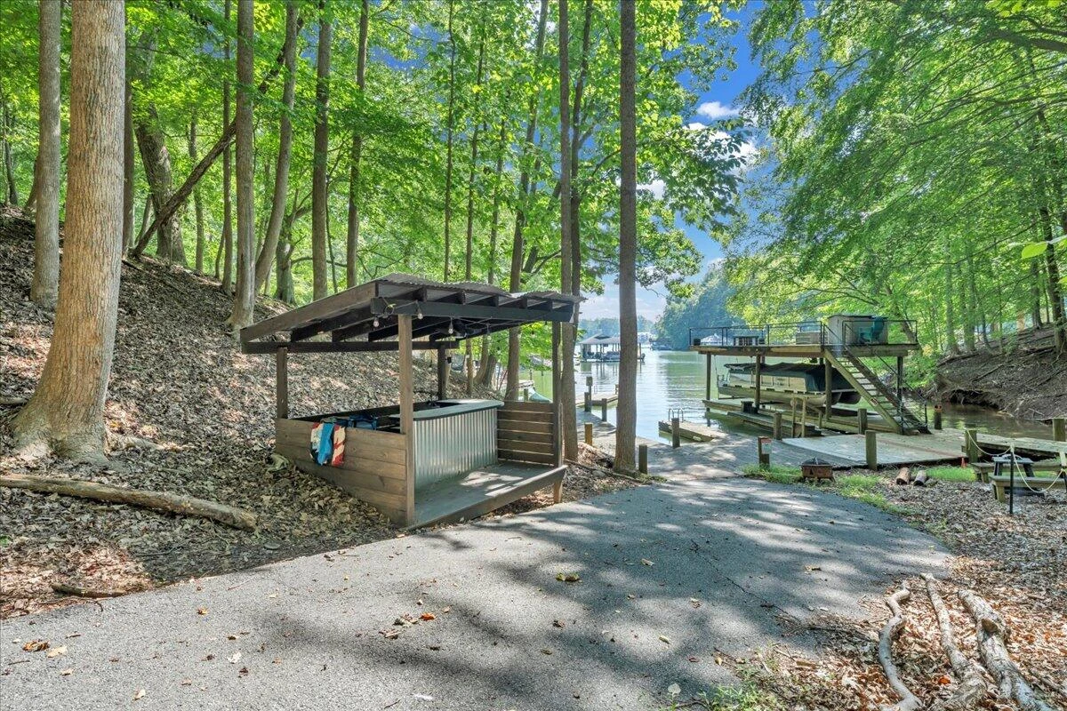 709 Forest Lawn DR - Photo 48