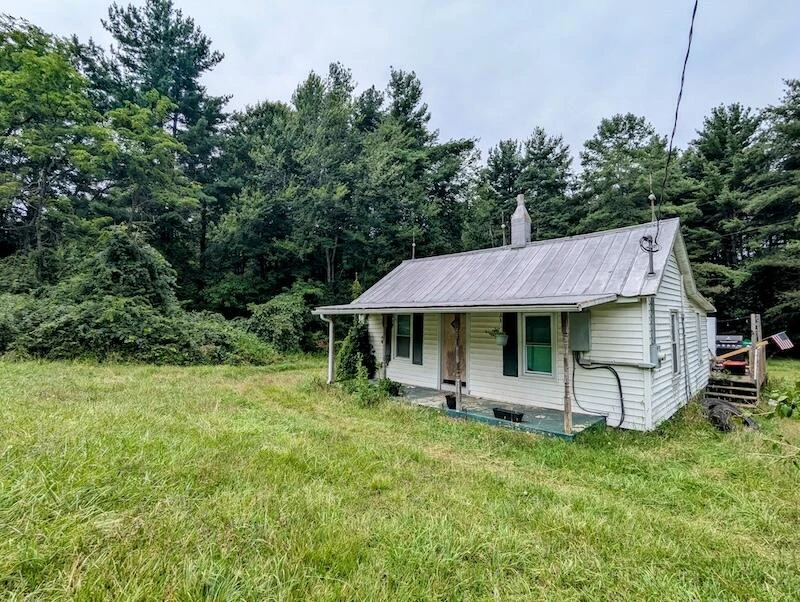 737 Agnes LN - Photo 2