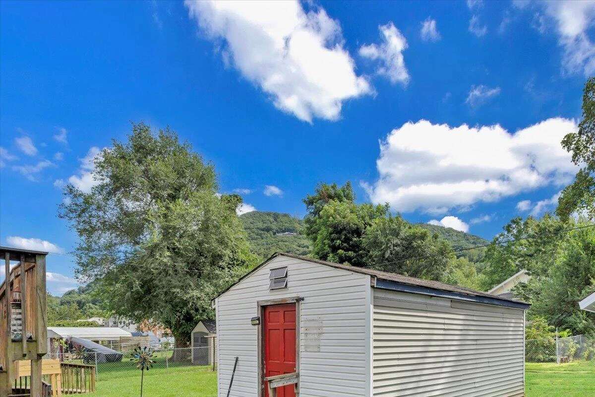 505 Arbor AVE - Photo 52