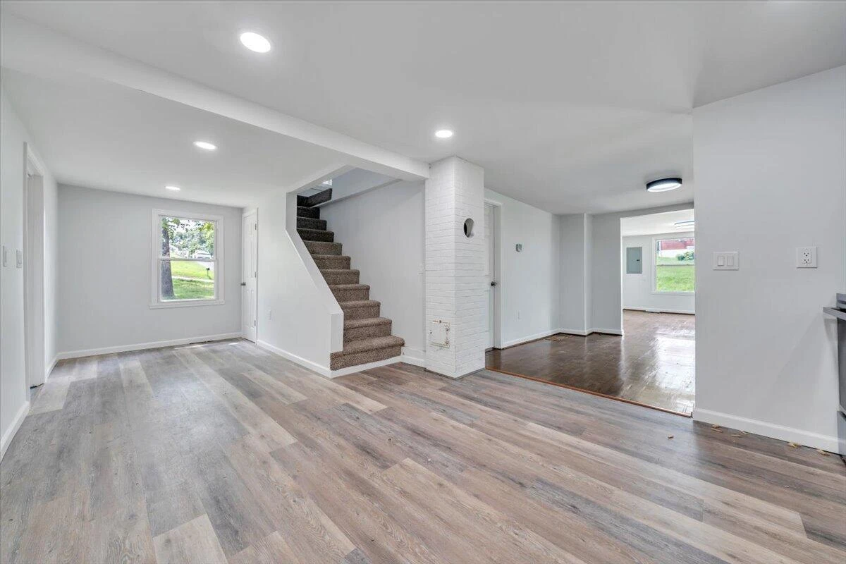 2107 Hollins RD - Photo 12