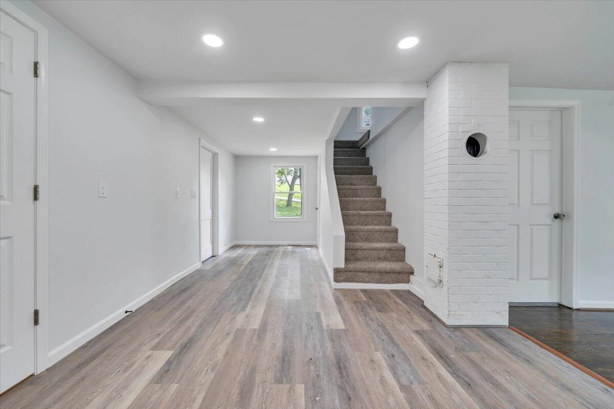 2107 Hollins RD - Photo 13