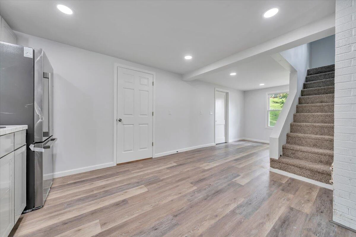 2107 Hollins RD - Photo 14