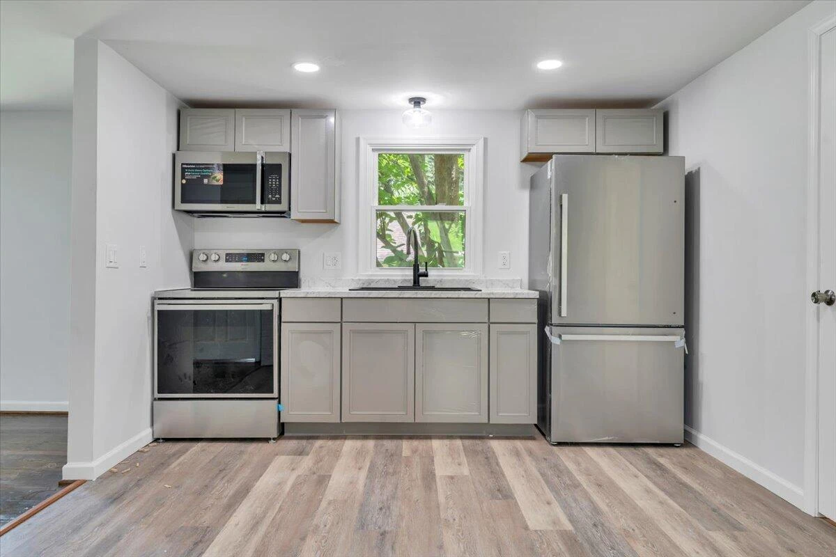 2107 Hollins RD - Photo 15
