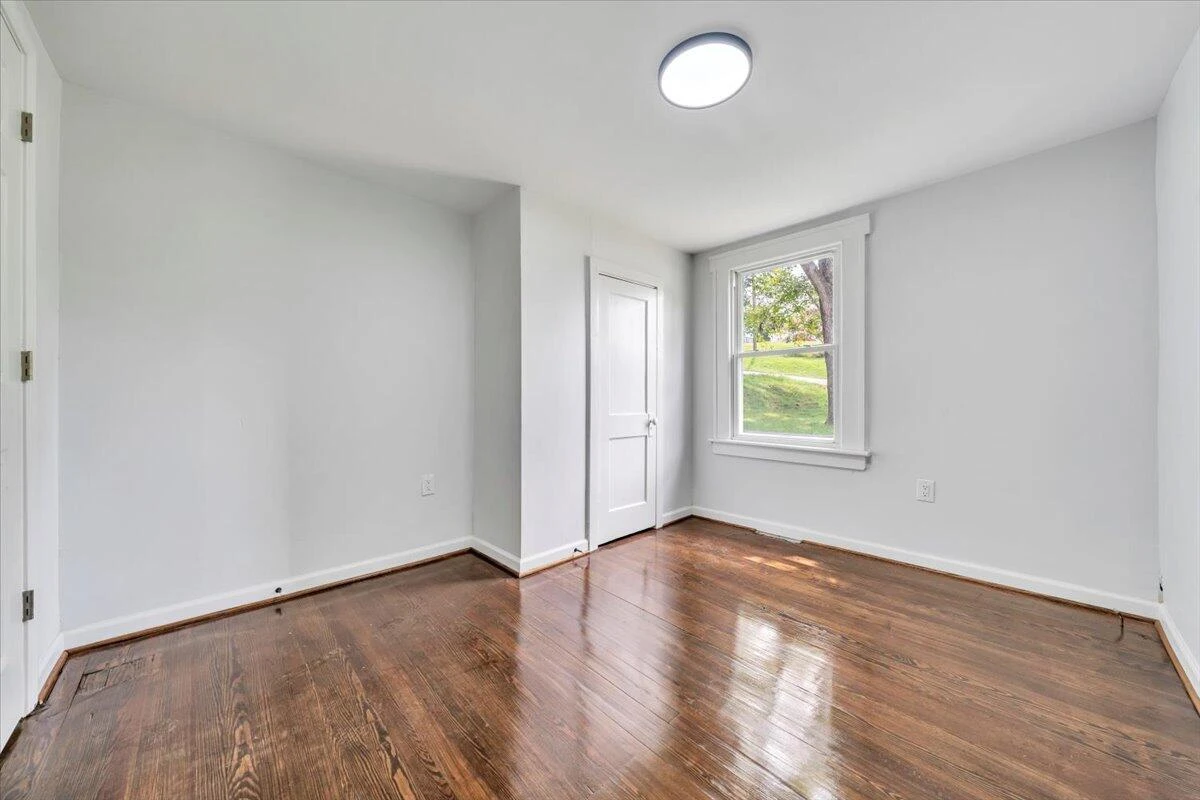 2107 Hollins RD - Photo 17