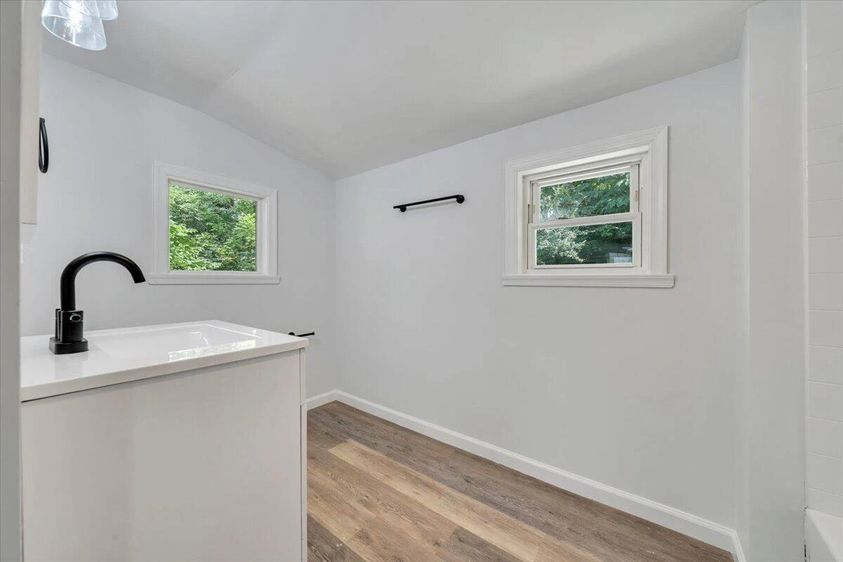 2107 Hollins RD - Photo 19